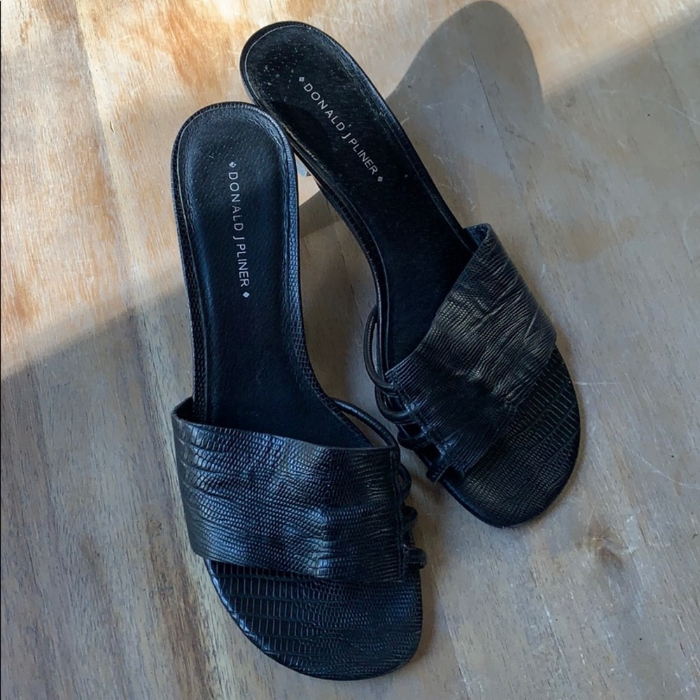 Donald Pliner slides 8.5